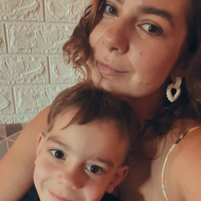 Apoya a Kristina: El viaje de una madre soltera para asegurar el futuro de sus hijos - foto 2 de 4