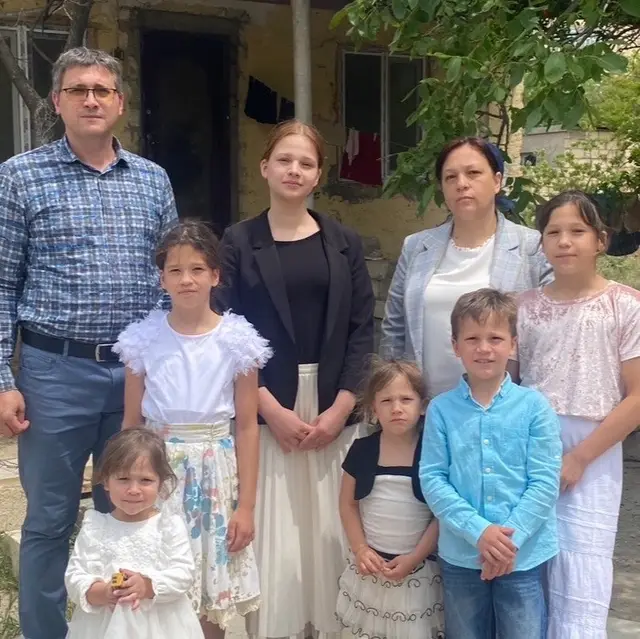 Допомога великій родині в будівництві будинку — фото 1 з 7