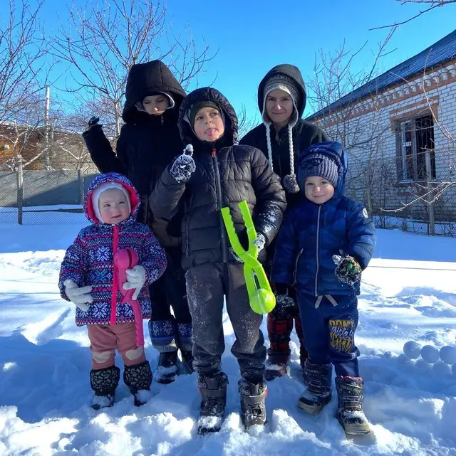 Помогите нам собрать 40 000 долларов для покупки городского дома для матери-одиночки в Украине и её четырёх детей — фото 2 из 4